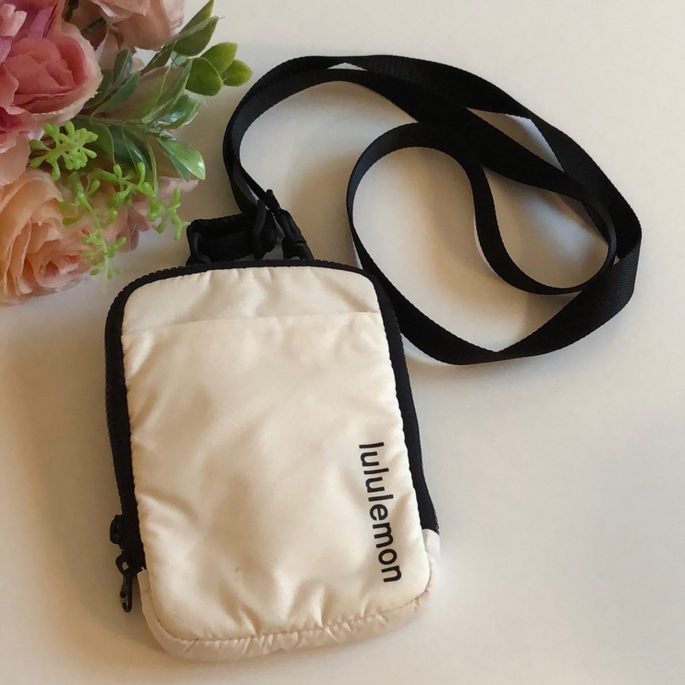 LULULEMON Easy Access Crossbody Bag White Size Better than a belt bag